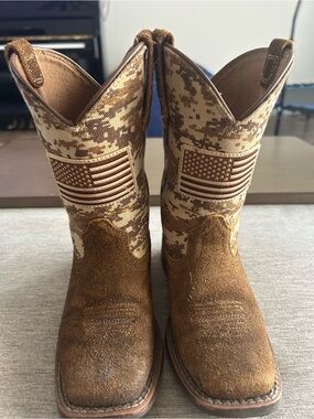 Ariat kids boots- size 10.5- Western American Flag Patch - Brown/Tan Camo